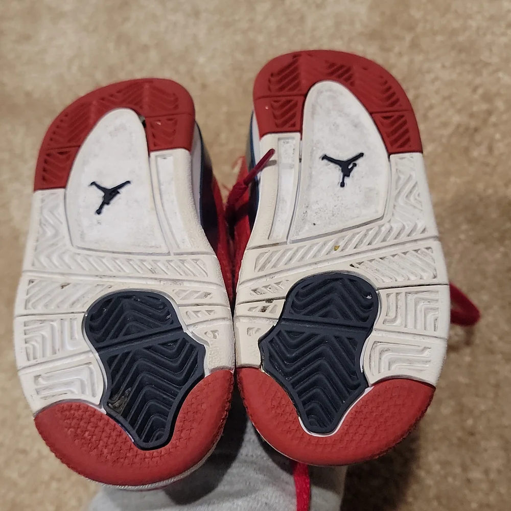 Boys Jordan shoes - Picture 3 of 4